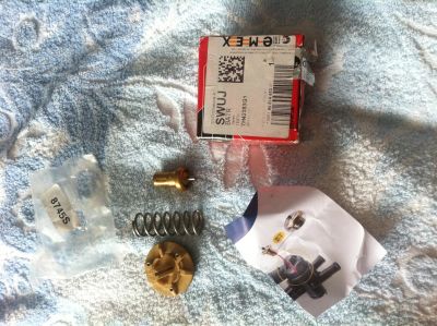 Лот: 12128879. Фото: 1. Продам термостат Gates TH42383G1... Двигатель и элементы двигателя