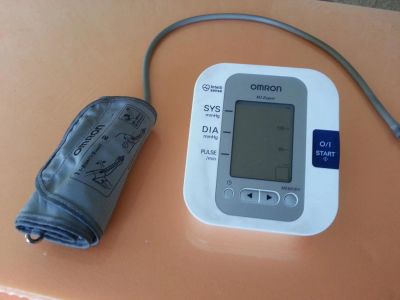Лот: 9532781. Фото: 1. Omron M3 Expert. Антисептики, защитные средства, медицинские маски