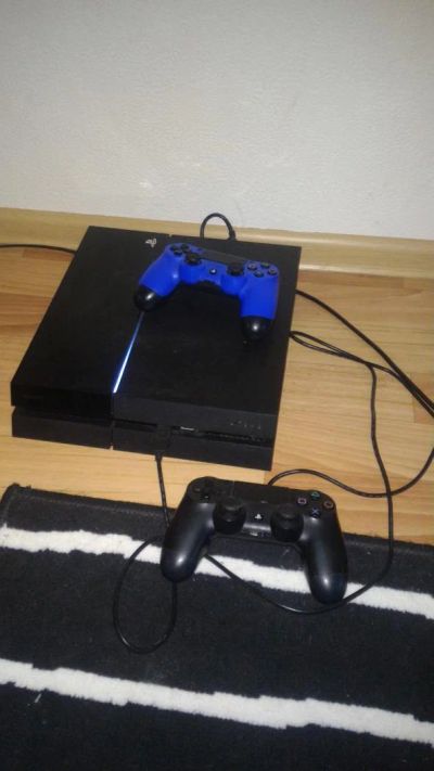 Лот: 7778233. Фото: 1. Sony Playstation 4 + два контролера... Игровые приставки, консоли