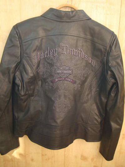 Лот: 9749597. Фото: 1. Байкерская женская куртка Harley... Аксессуары
