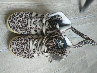 Лот: 10128846. Фото: 1. Кроссовки Adidas с хвостами. р... Кеды, кроссовки, слипоны