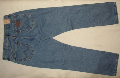 Лот: 10806977. Фото: 1. Джинсы прямые Wrangler р.33x32... Брюки, джинсы, шорты