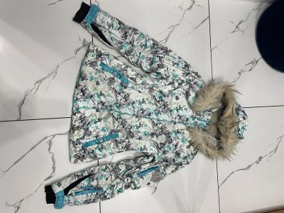 Лот: 22571054. Фото: 1. Куртка зимняя Luhta с песцом... Зимняя спортивная одежда