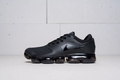 Лот: 11185310. Фото: 1. Кроссовки Nike Air VaporMax R... Кеды, кроссовки, слипоны