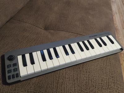 Лот: 17022564. Фото: 1. Миди клавиатура M-audio keystation... MIDI-оборудование