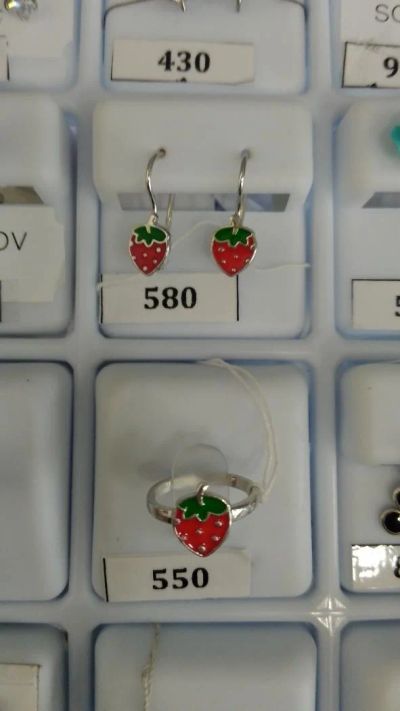 Лот: 8099511. Фото: 1. Кольцо детское клубничка эмаль. Кольца, перстни