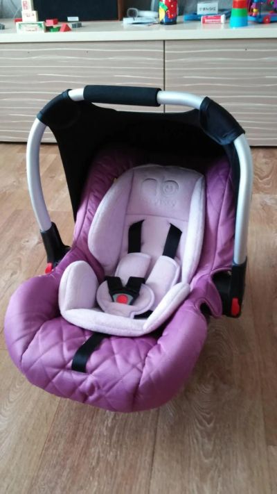 Лот: 7010661. Фото: 1. Автолюлька Happy baby как новая... Детские автокресла