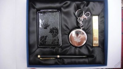 Лот: 5805614. Фото: 1. Зажигалка+пепильница+ручка+портсигар. Сувенирные наборы