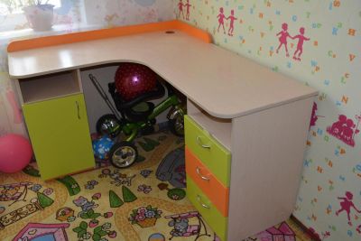 Лот: 5436845. Фото: 1. Письменный компьютерный стол. Столики, стулья, парты