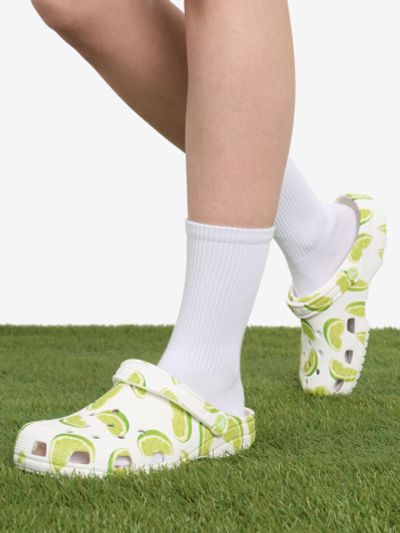 Лот: 25368871. Фото: 1. Сабо женские Crocs Classic, Зеленый. Шлепанцы, сланцы