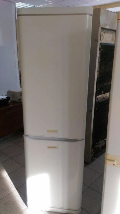 Лот: 9153488. Фото: 1. Холодильник"Аристон". Холодильники, морозильные камеры