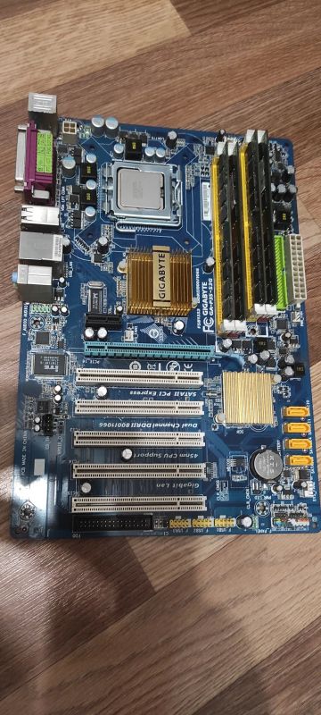 Лот: 19514692. Фото: 1. GA-P35-S3G + Q8400 + 6gb. Комплекты запчастей