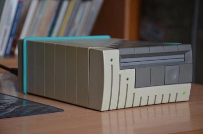 Лот: 9153660. Фото: 1. внешний накопитель из 90-х. Внешние жесткие диски