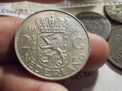 Лот: 16550186. Фото: 1. Очень большая монета-2,5 Гульдена-1964... Россия до 1917 года