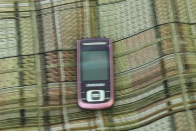 Лот: 8422128. Фото: 1. Телефон samsung с чехлом. Кнопочные мобильные телефоны