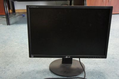 Лот: 5713002. Фото: 1. монитор -2 LG 22 дюйма. ЖК-мониторы