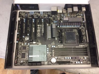 Лот: 9234891. Фото: 1. Материнская плата Gigabyte GA-990FXA-UD3. Материнские платы