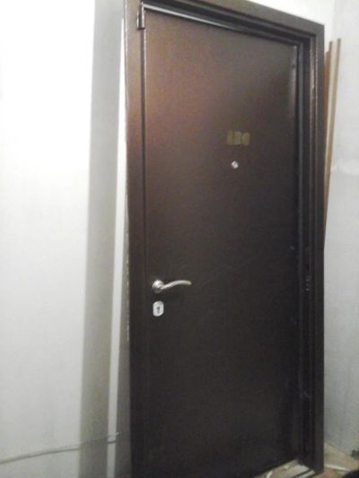 Лот: 7302939. Фото: 1. Дверь входная, правая (ручка слева... Двери входные