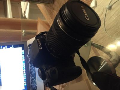 Лот: 5053229. Фото: 1. Зеркальная камера Canon EOS 650D... Цифровые зеркальные