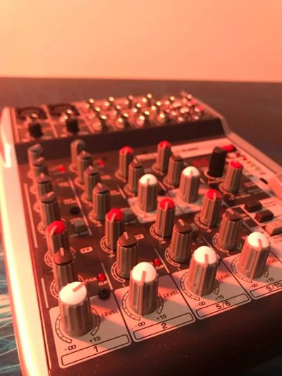 Лот: 18307761. Фото: 1. Behringer XENYX QX1002USB. Микшеры, предусилители, микрофонные эффекты