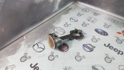 Лот: 23585260. Фото: 1. Поршень с шатуном Ford Mondeo... Двигатель и элементы двигателя