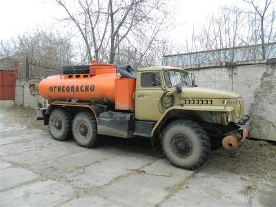 Лот: 2764225. Фото: 1. Урал 5557 цистерна. Грузовики, автобусы, спецтехника