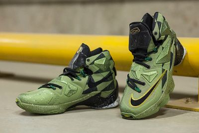 Лот: 10166946. Фото: 1. Nike Lebron 13 W-N. Кеды, кроссовки, слипоны