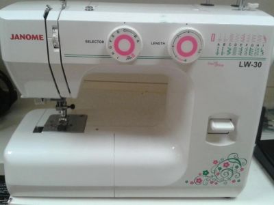 Лот: 7953628. Фото: 1. Швейная машинка Janome LW-30. Швейная, вязальная
