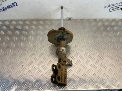 Лот: 21702670. Фото: 1. Амортизатор Toyota Corolla ZZE121L. Двигатель и элементы двигателя