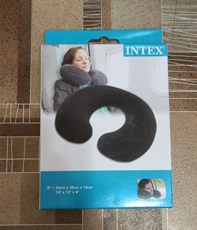 Лот: 17410145. Фото: 1. подушка дорожная надувная intex. Спальные мешки, надувные кровати, коврики туристические