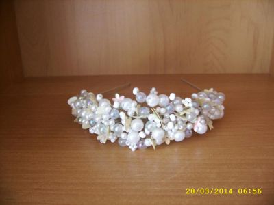 Лот: 5035289. Фото: 1. Диадема белая из бисера. Бижутерия ручной работы