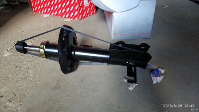 Лот: 14910675. Фото: 1. Стойки передние Chevrolet Cruze... Ходовая, подвеска, рулевое управление