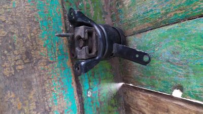 Лот: 16178921. Фото: 1. Подушка двигателя. Двигатель и элементы двигателя