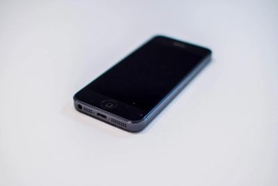 Лот: 4580846. Фото: 1. iPhone 5, 16g, черный РСТ. Смартфоны