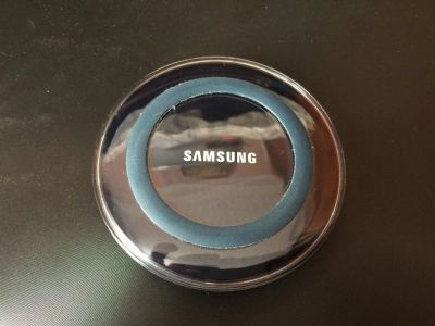 Лот: 10682844. Фото: 1. Беспроводное зарядное Samsung... Зарядные устройства, блоки питания, адаптеры сетевые для смартфонов