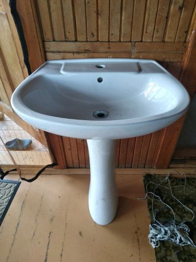 Лот: 14130323. Фото: 1. Раковина с пьедесталом и сливом. Раковины, умывальники
