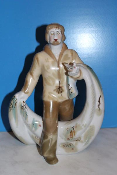 Лот: 10735267. Фото: 1. Фарфоровая статуэтка "Рыбак" 1. Фарфор, керамика