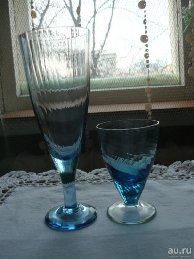 Лот: 8922913. Фото: 1. Бокал + рюмка, синее рельеф. стекло... Фарфор, керамика