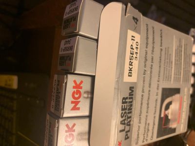 Лот: 16429356. Фото: 1. Платиновая Свеча зажигания NGK... Двигатель и элементы двигателя