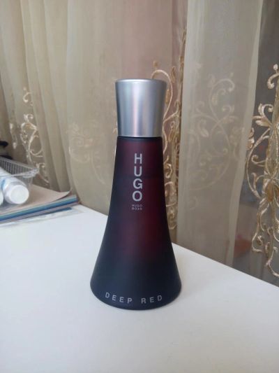 Лот: 5923642. Фото: 1. Hugo Boss deep red 50 мл. Женская парфюмерия
