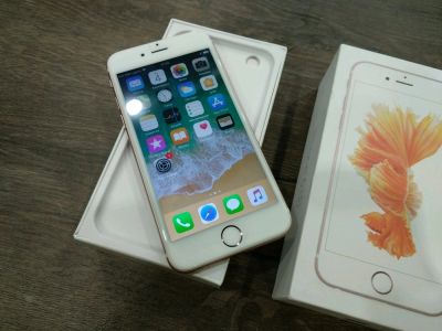 Лот: 11129980. Фото: 1. Iphone 6s Rose gold 16gb, жирный... Смартфоны