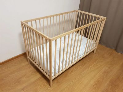 Лот: 10745090. Фото: 1. Кроватка IKEA Сниглар + матрасик... Детские кровати и кроватки