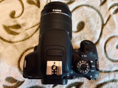 Лот: 13002570. Фото: 1. Canon EOS 700D, EF-S 18-55 IS... Цифровые зеркальные