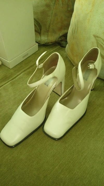 Лот: 11136466. Фото: 1. Туфли белые. Туфли