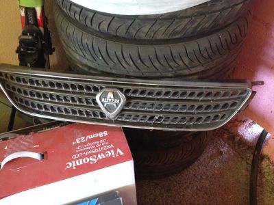 Лот: 4054508. Фото: 1. Решетка радиатора Toyota Altezza... Кузов