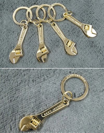 Лот: 3257332. Фото: 1. Marc Jacobs 24K(Wrench Keychain... Брелоки для ключей