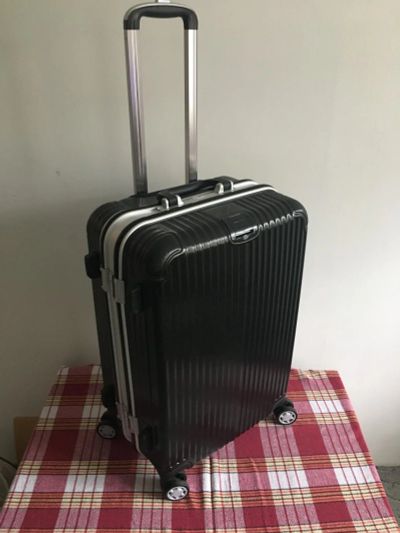 Лот: 10380650. Фото: 1. Новый чемодан черный пластик... Чемоданы и сумки дорожные