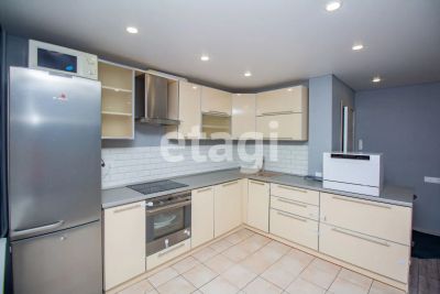 Лот: 25287592. Фото: 1. 3-комн. квартира , Красноярск... Квартиры, студии