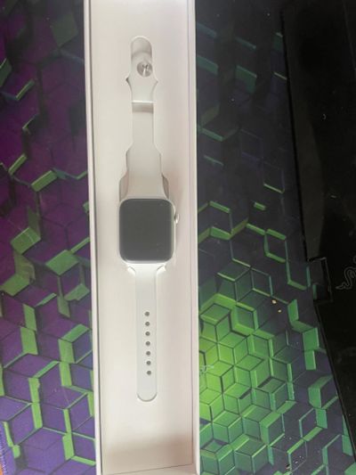 Лот: 24657545. Фото: 1. Apple Watch SE 2 44mm новые!. Смарт-часы, фитнес-браслеты, аксессуары