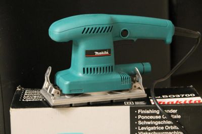 Лот: 3386536. Фото: 1. Шлифмашинка Makita BO3700 с пылесборником. Электроинструмент